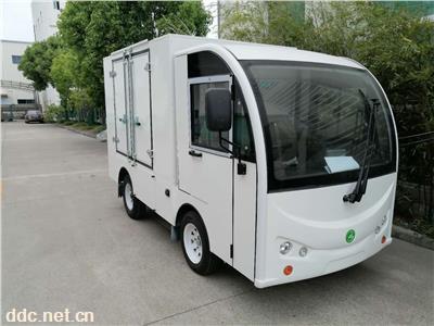  四轮电动送饭车